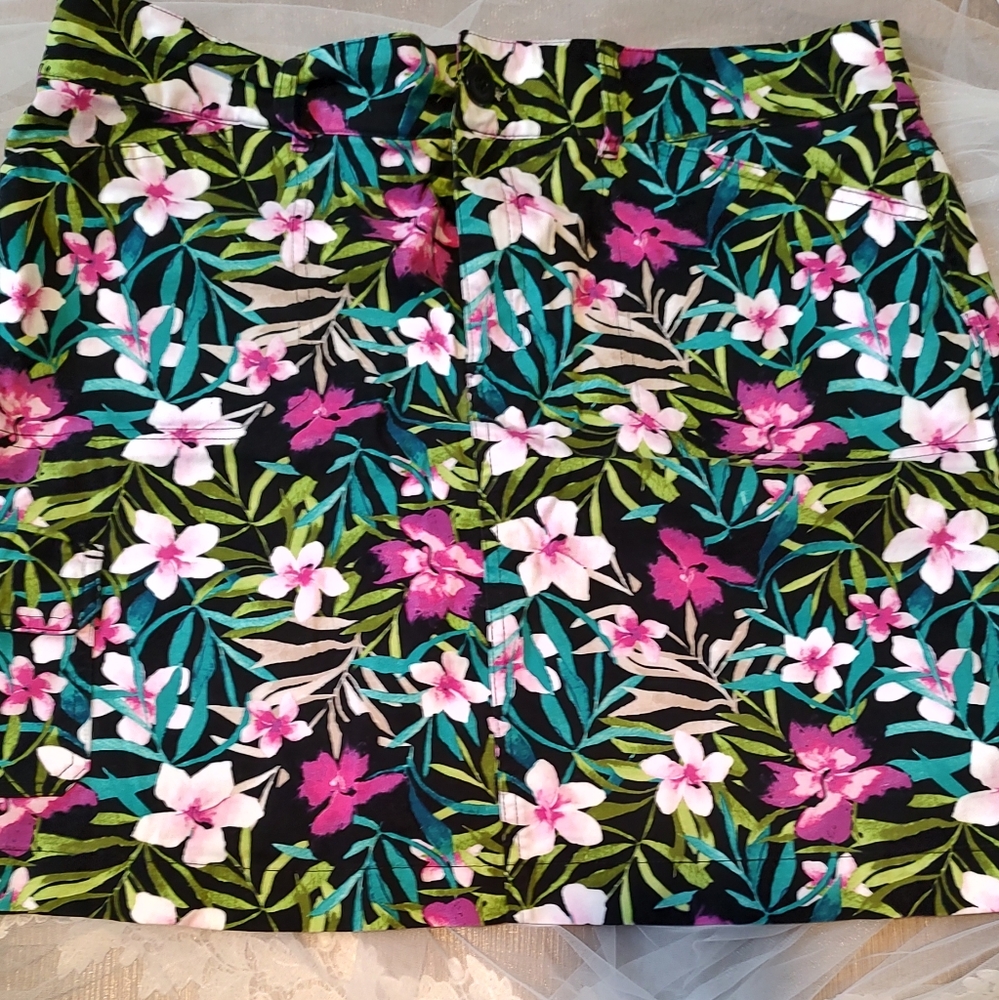 Cotton Blend black floral multi color Cargo Skort Light Weight Resort Casual